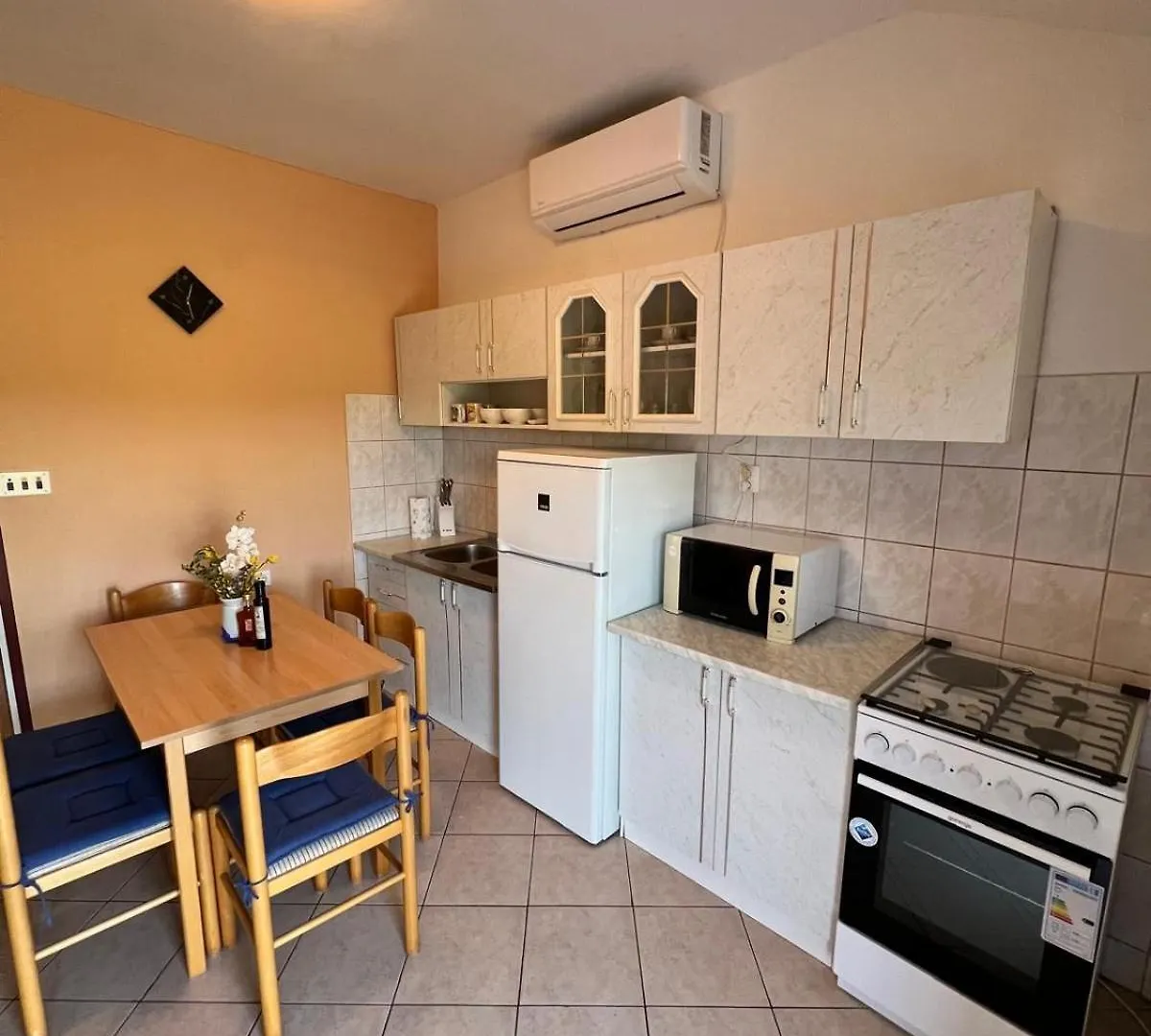 Apartmani Frakic Veli Rat