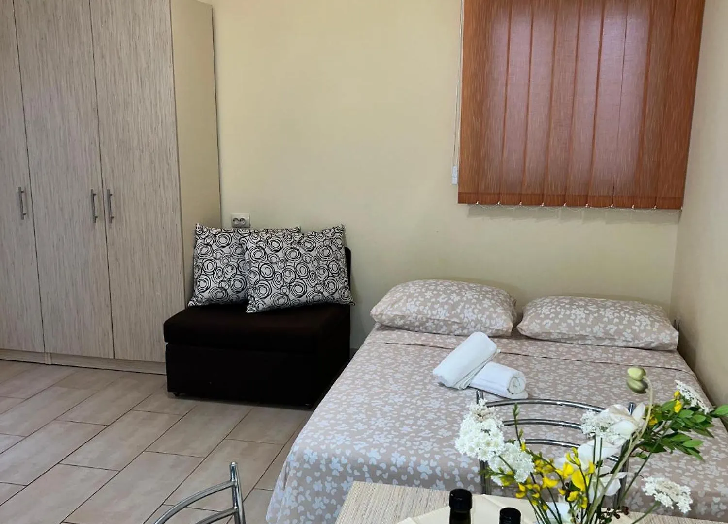 Apartmani Frakic Veli Rat 0*,